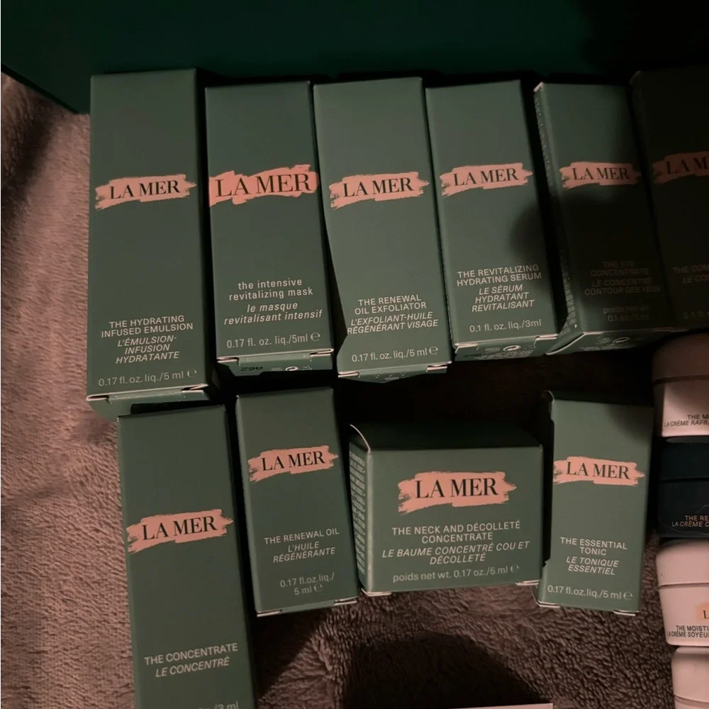 La Mer Skincare Collection in Teal and Peach - Picture 2 of 7